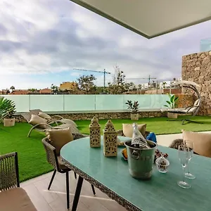https://deluxe-2-bedrooms-with-chillout-terrace.tenerifehoteles.net